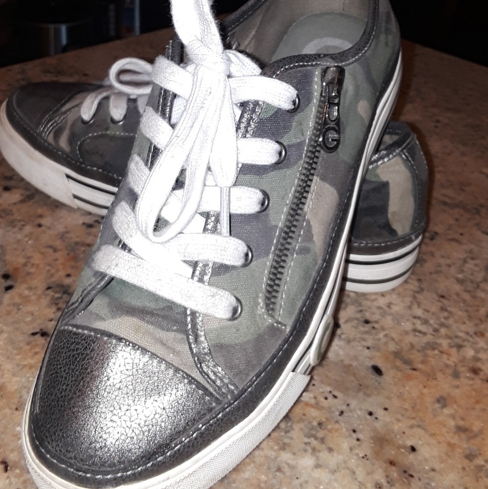 Guess camouflage sneakers